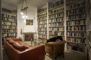 The library at Malaga Hills B&B in Competa